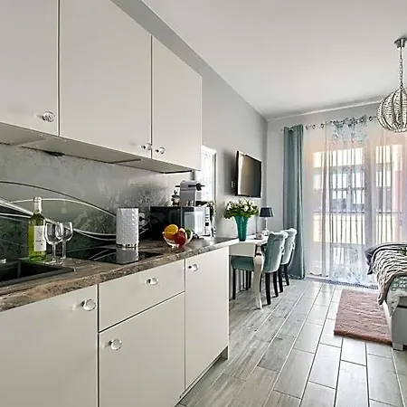 Pawia Deluxe- 10 Min To Center, Self Check-in, Optional Breakfest, Parking On The Street Appart hôtel 3*