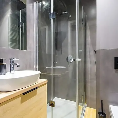 Апарт-отель Pawia Deluxe- 10 Min To Center, Self Check-in, Optional Breakfest, Parking On The Street 3*