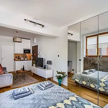 Pawia Deluxe- 10 Min To Center, Self Check-in, Optional Breakfest, Parking On The Street Варшава