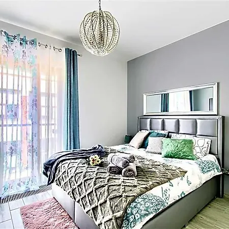 Pawia Deluxe- 10 Min To Center, Self Check-in, Optional Breakfest, Parking On The Street Appart hôtel 3*