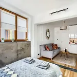 Aparthotel Pawia Deluxe- 10 Min To Center 3*
